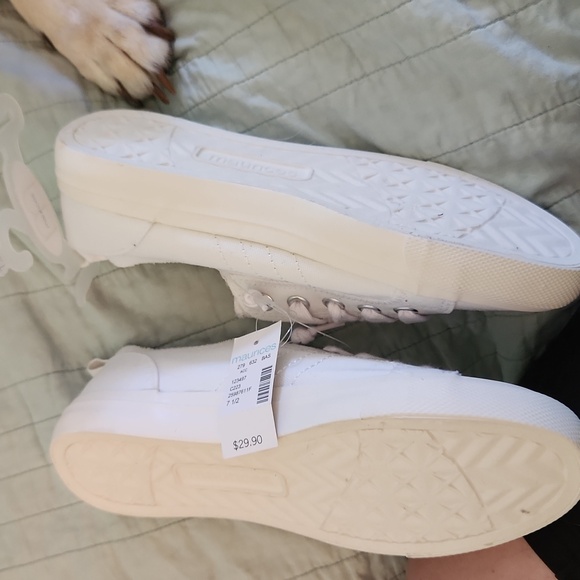 Maurice’s white shoes..new 7 1/2 - Picture 2 of 3